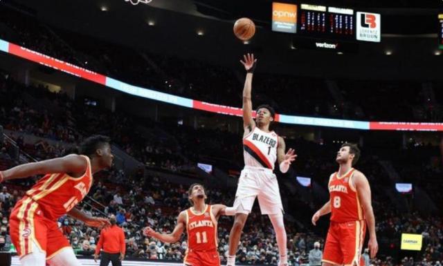 开云登录入口-双枪缺阵开拓者爆发 生涯之夜西蒙斯化悲痛为力量